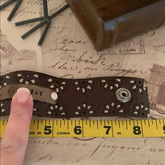 Handcrafted Leather Cuff Bracelet with Intricate Cutout Design (Brown) - Picture 7 of 7